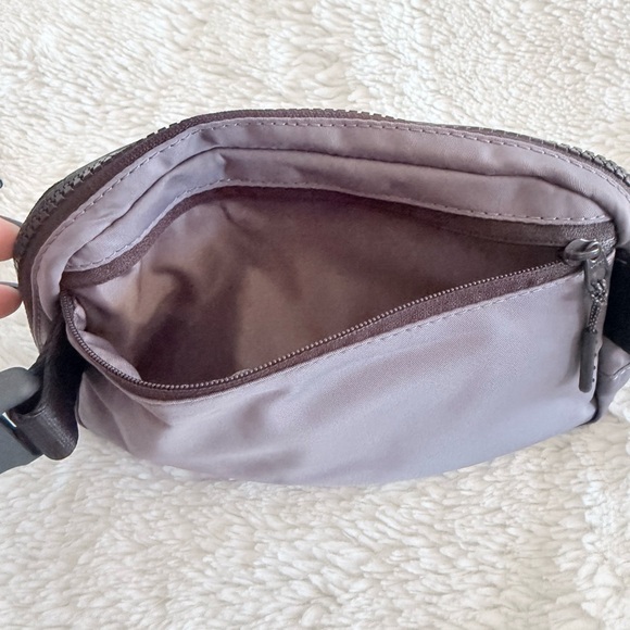Lululemon Everywhere Belt Bag 1L – Mini Crossbody Fanny Pack - Picture 8 of 9